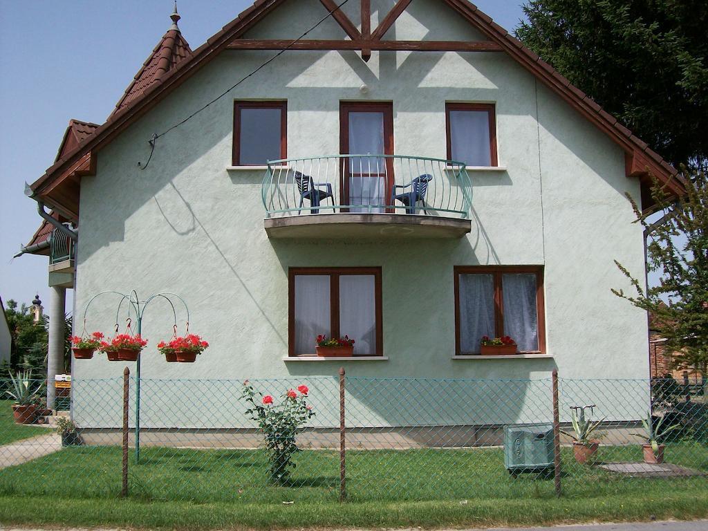 Borostyan Vendeghaz Daire Balatonkeresztúr Oda fotoğraf